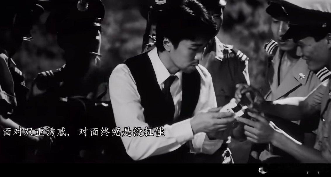 看完 空枪 电影后遗症：
1. 大脑单曲循环 我地尼班打工仔～
2. 菠萝油好好吃啊
3. 朱一龙和檀健次怎么这么好看哟，健次的广西老表口音笑死我了
4. 卫诗雅美的像财阀贵妇一样，和朱一龙配一脸
5. 林雪的出场总让我想到ABC餐
6. 强哥行刑的场面让我秒想到周星驰国产凌凌漆的名场面

#空枪[超话]# ​