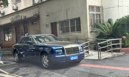 今天路上碰到的大佬车。<br /><br />这车应该没法喷了吧<sp...