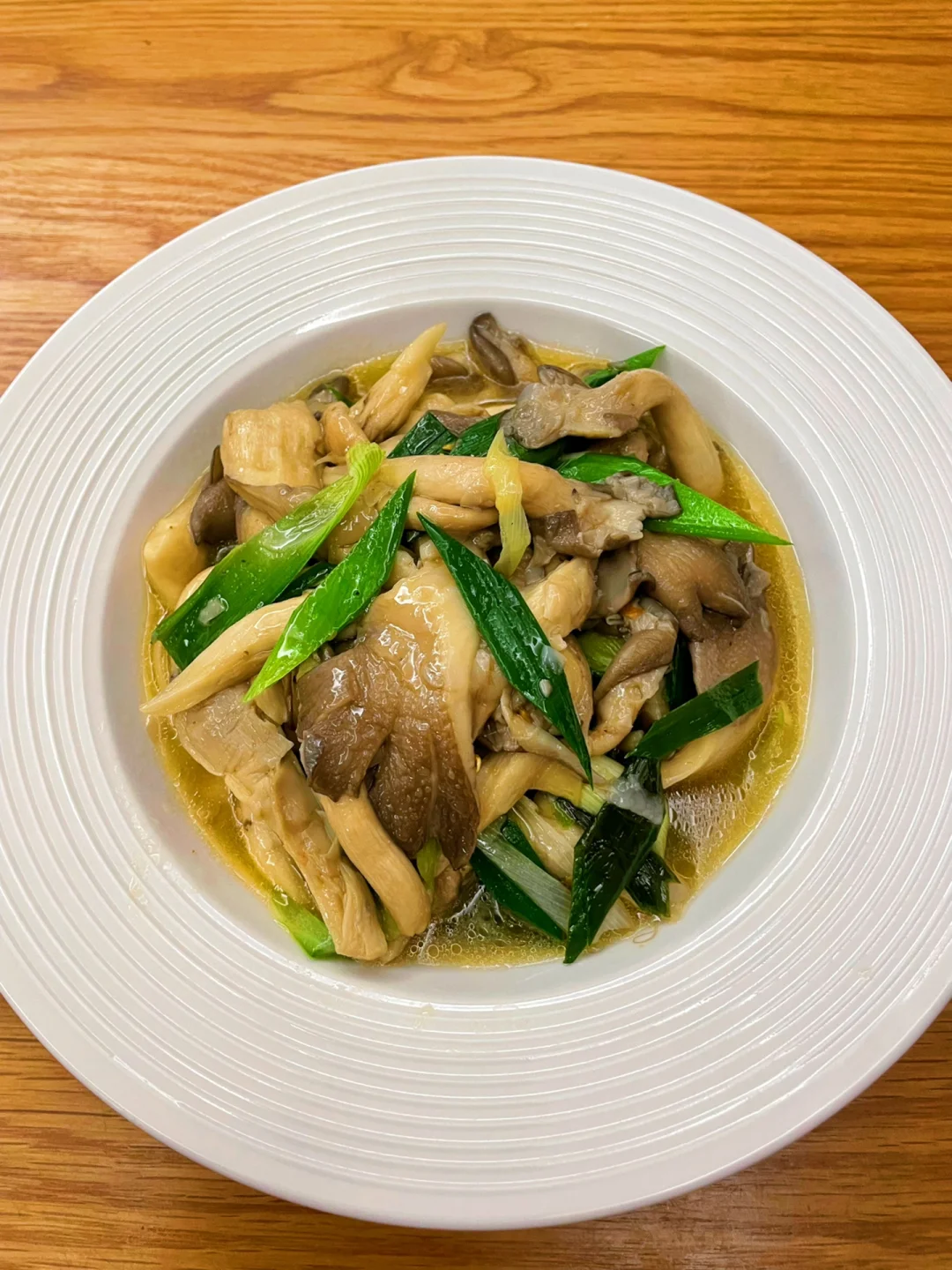 超鲜的素炒平菇，三分钟就能搞定的下饭菜🤤