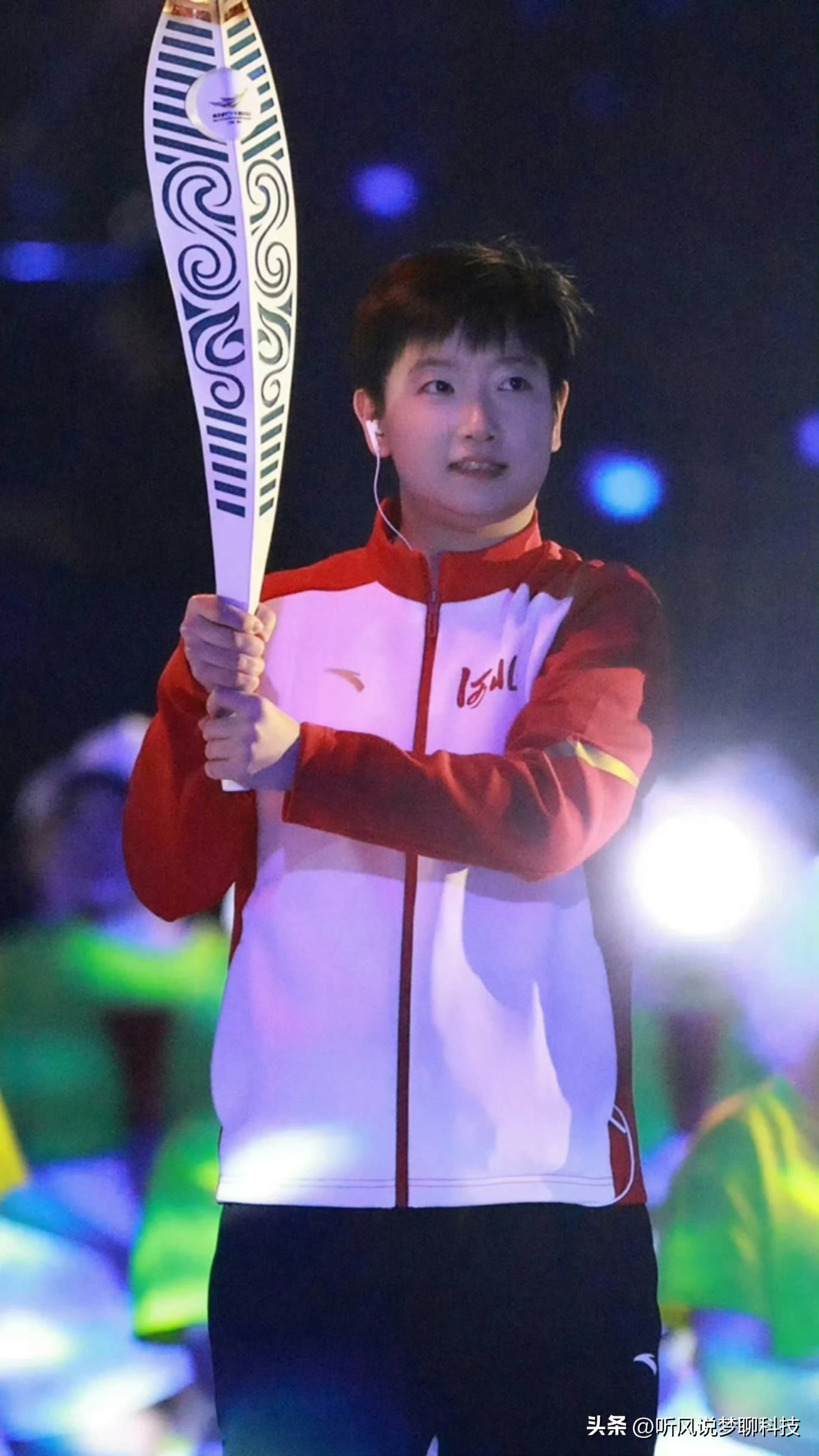 久不发文的孙颖莎突然发了一条微博，内容却是五个“不”——不举办、不参与、不授权，不鼓励，不组织任何生日应援活动，我们赛场见！

没有多余的修饰，只有最坚定的边界。

这让我们想起五月王楚钦生日时的那条微博，如出一辙的清醒与克制。

他们都在用最直白的方式告诉粉丝、球迷和这个世界：

请把目光还给赛场