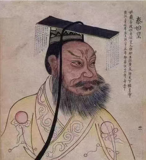 秦始皇，当之无愧的千古一帝
 
纵观历史，很多人评价秦始皇，只看到严刑峻法、劳役繁重，简单把他定义为暴君。我始终认为：秦始皇是真正的千古一帝，功大于过。
 
春秋战国几百年诸侯割据、战乱不断，百姓常年流离失所。是秦始皇横扫六国，结束了数百年的分裂局面，第一次实现天下大一统，让战乱已