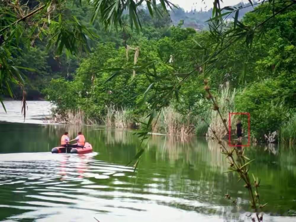 重庆强降雨连发两起，两位钓友差点被水围住，幸亏警消出手