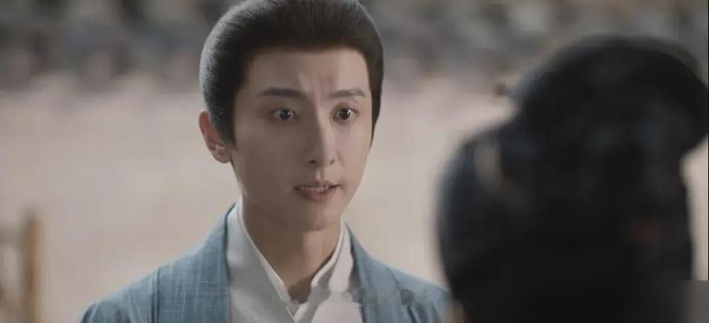谭松韵一巴掌扇过去，全剧组没人喊停。
《兰香如故》里许兰香新婚夜当众掌掴林锦岐，导演黄颖湘要的就是这个响。弹幕吵翻了，说这是强取豪夺，是受害者被迫爱上加害者。可刘学义自己都认了，林锦岐追妻用错方法、略显笨拙。
韩粱是邻家竹马，提亲都提了，结果林锦岐拿六年边关军功换一道赐婚圣旨，直接把人截走。看着