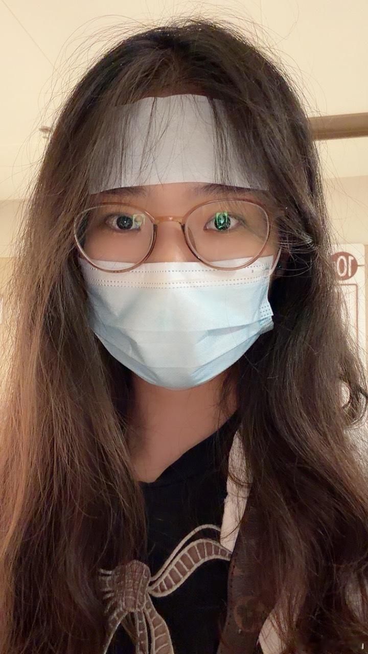 看我们paipai手指头好长呀
烧到39度了还以为没事儿哈哈
这大疆很清晰呢 拍的我好白好瘦
雷霆穿搭
逛街的一天
同事出去玩看到的日出 羡慕了 ​