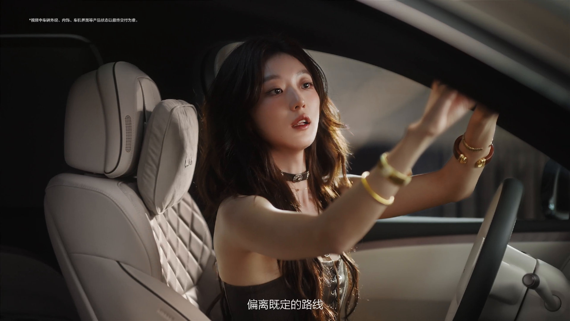 孙千这么火吗？前两天小米18 Pro  找的是孙千；现在理想L8 找的也是孙千。

不愧是东北全智贤，一种既成熟又清爽的气质。成熟跟L8的外观有点配；清爽跟L8的内饰有点配[doge][doge]

#孙千理想L8质感漫游家# ​