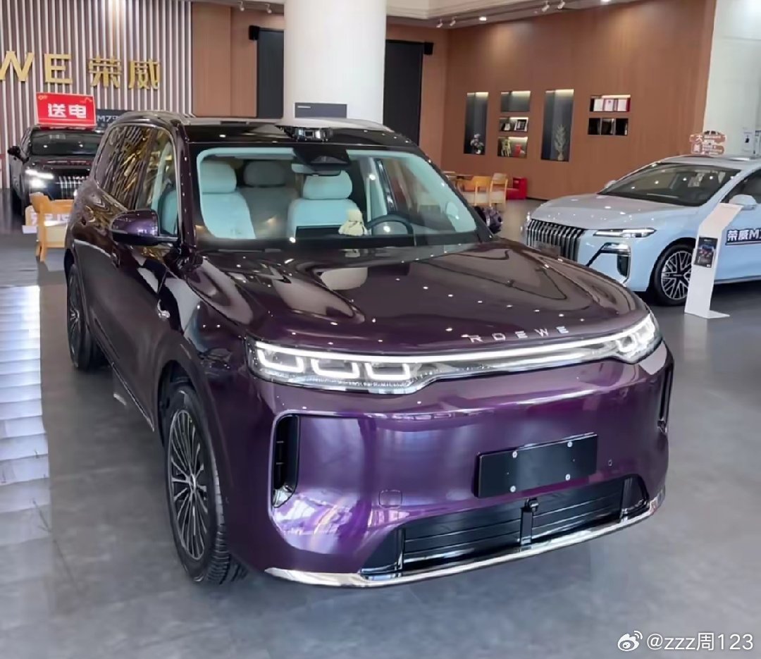 家越07限时权益价从11.98万元到14.48万元，四个配置之间的价差控制在两万五千元以内。推荐时可以把这个价格结构作为一个观察角度：价格带宽窄，意味着厂家没有用“极低配拉门槛、极高配树形象”的方式做产品，而是把核心体验集中在几个相邻的配置梯度里。对于消费者，这意味着无论选哪一档，都不会出现 ​