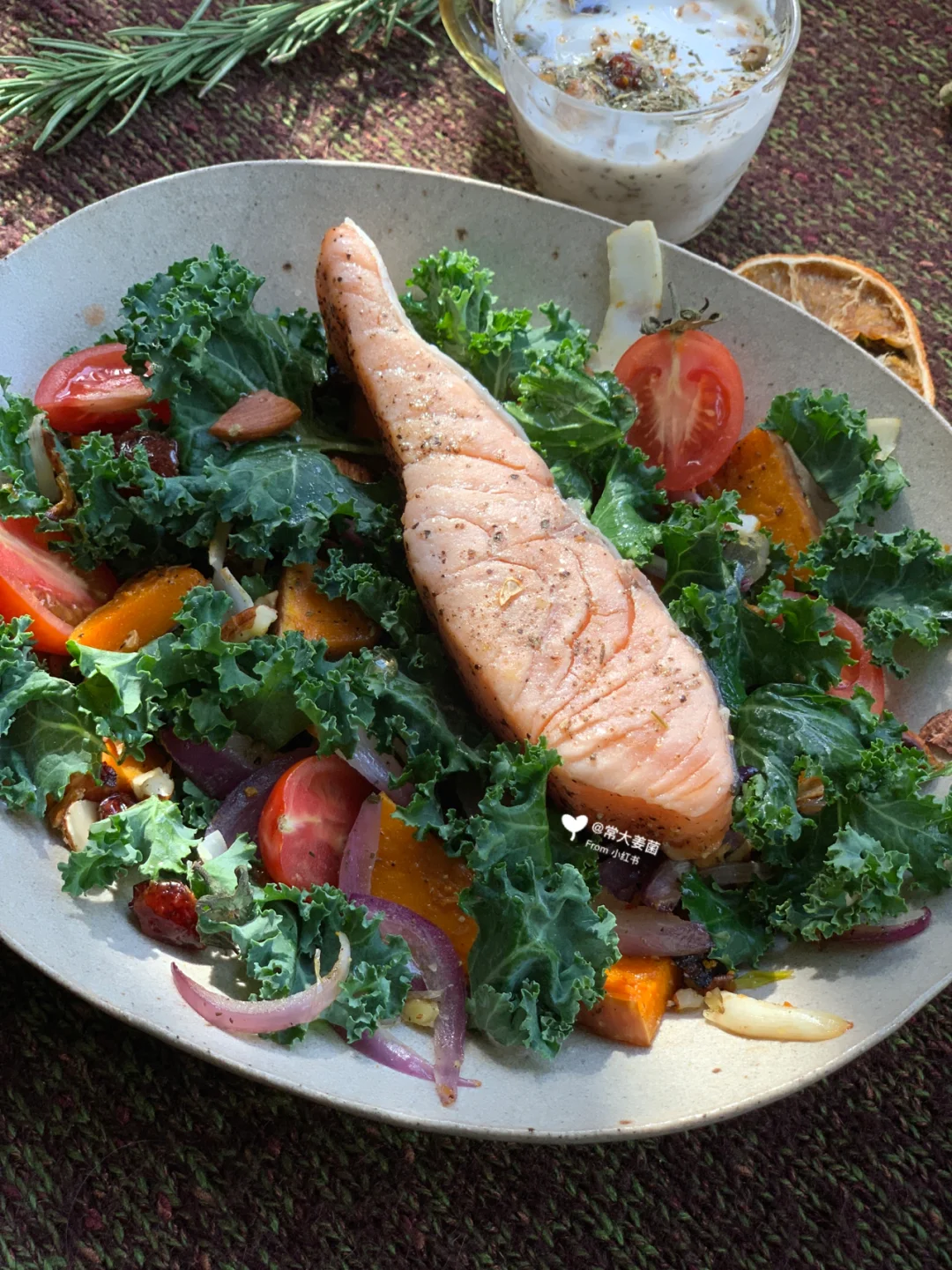 沙拉好吃有秘诀㊙️三文鱼羽衣甘蓝意式Salad