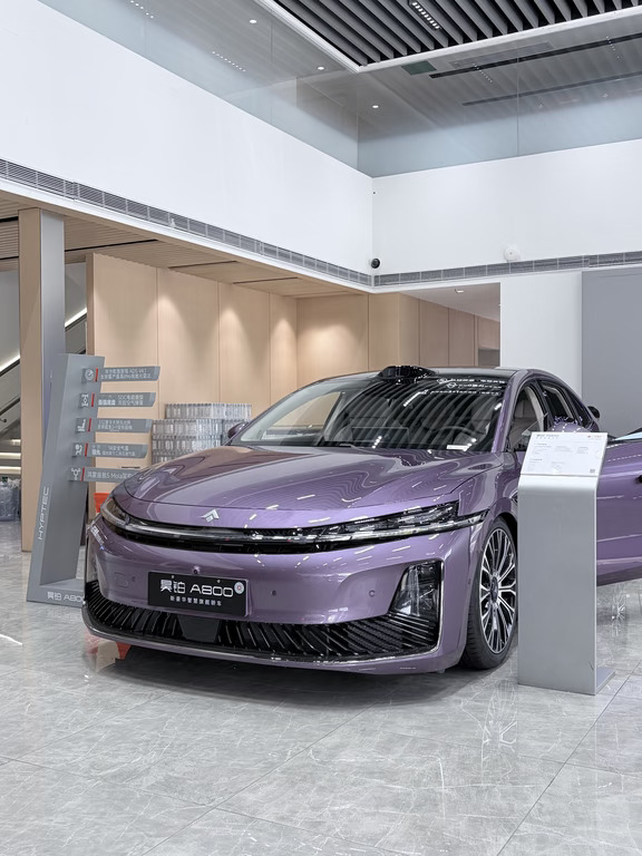 出一台昊铂A800展车！
	
被昊铂A800的实力狠狠圈粉，兼顾颜值、智驾和乘坐舒适，九月订车权益真的很香。
	
外观溜背车身+星环灯带，夜晚氛围感直接拉满。华为乾昆智驾ADS V4.1，日常通勤、高速出行轻松减负。内饰质感在线，行政大空间，家用、商务都合适，SDC电磁悬架，滤震舒服，坐久也不累。
	
📝9月限时购车权益
▪置换补贴至高10000元，广汽老车主换购额外+2000元补贴
▪限时免费升级：2+1变形座椅、夹层天幕遮阳帘、专属云幕紫外观、20寸轮毂
▪金融方案0首付起，可做长期分期，降低月供压力
▪前1000名大定，送专属交车礼盒
▪赠送充电桩，上门安装，补能省心
	
现车资源有限，想要薅到这波福利建议尽早锁定，感兴趣可以到店试驾体验。
	
#昊铂A800 #昊铂 #新能源轿车 #买车攻略 #9月买车