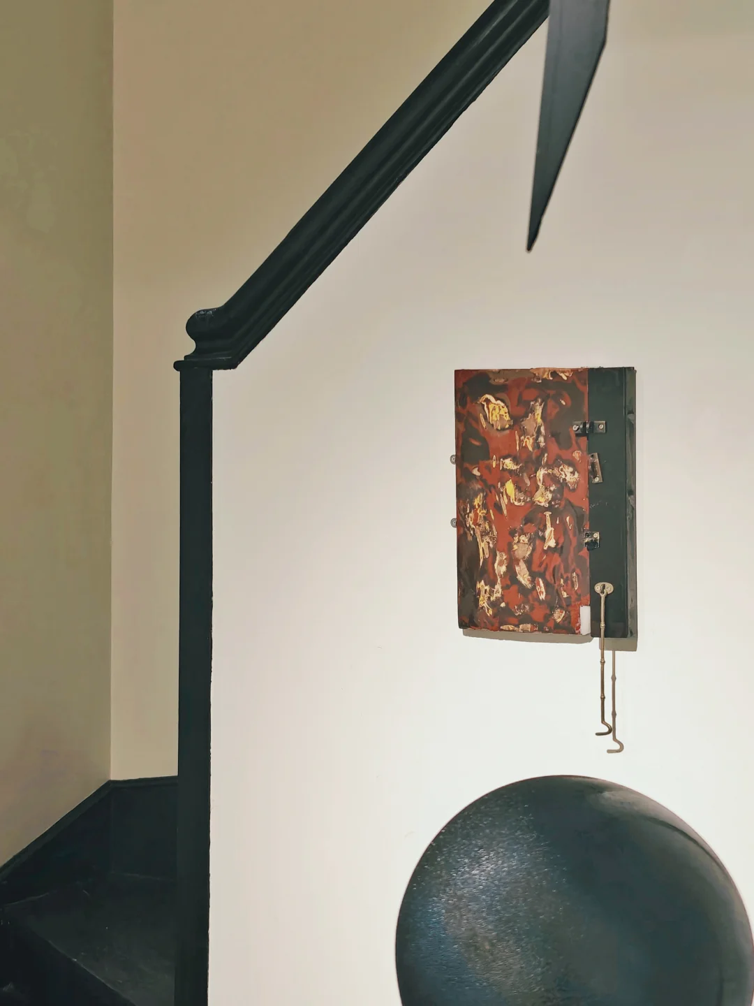 洋房看展｜用材料实践“反向”的艺术思考