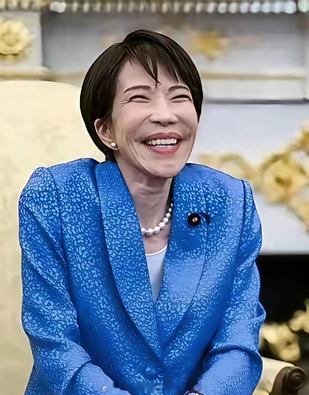 高市早苗那脸型和搞笑的宋小宝联系起来，仔细一看还真有那么点神似。 ​