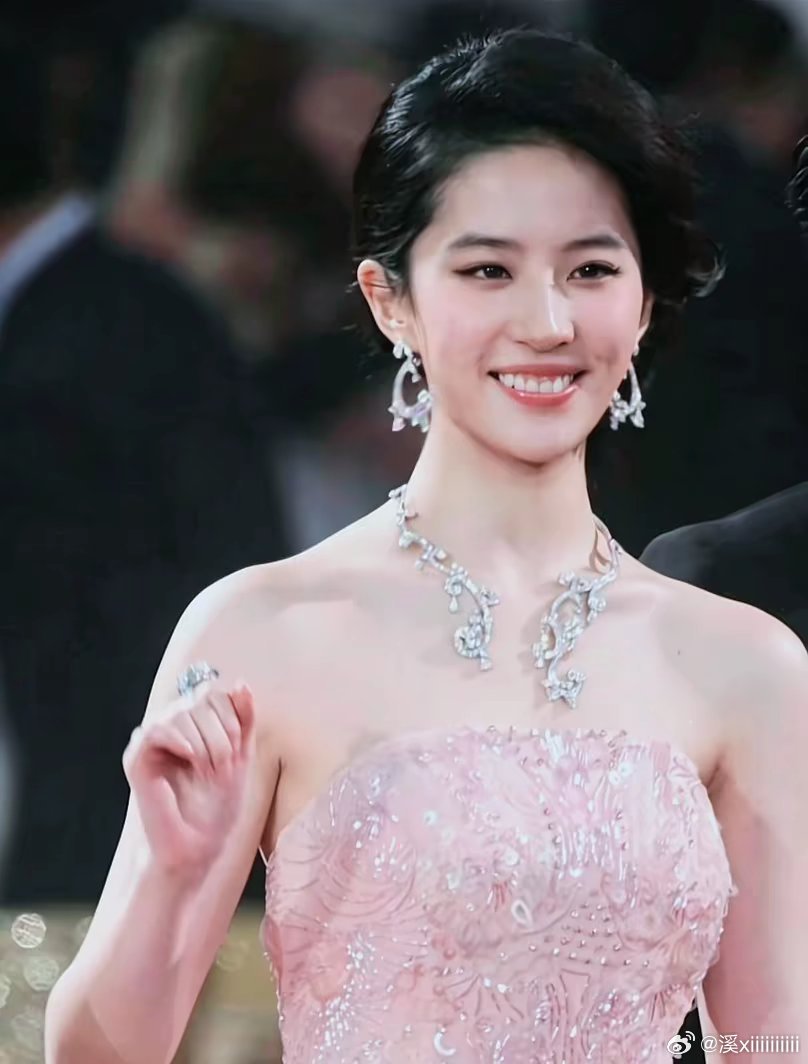 #刘亦菲[超话]# 怎么会有人可以长得那么美 不愧是神仙姐姐 ​