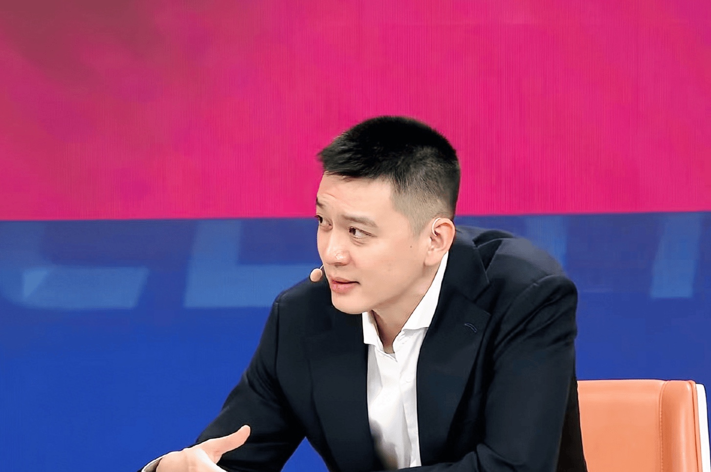 破案了！胡明轩表现低迷，点解，杨鸣道出了原因！    胡明轩这赛季太难...