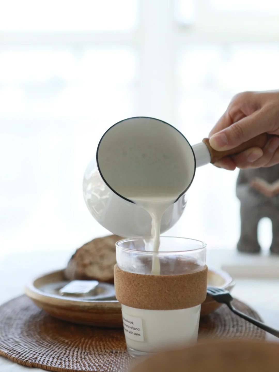 喝牛奶真的会长痘，原因我说给你听