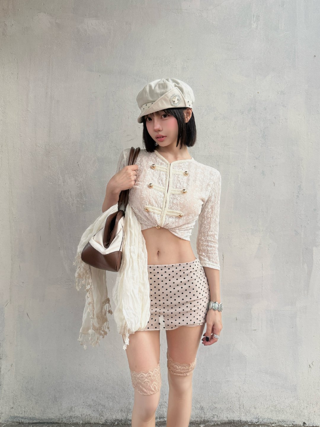 [照相机] namda0__

秋天的#ootd# 流行元素齐备
无线的耳机，波点的裙子和拿破仑盘扣上衣……

[给力] [给力] [给力] ​