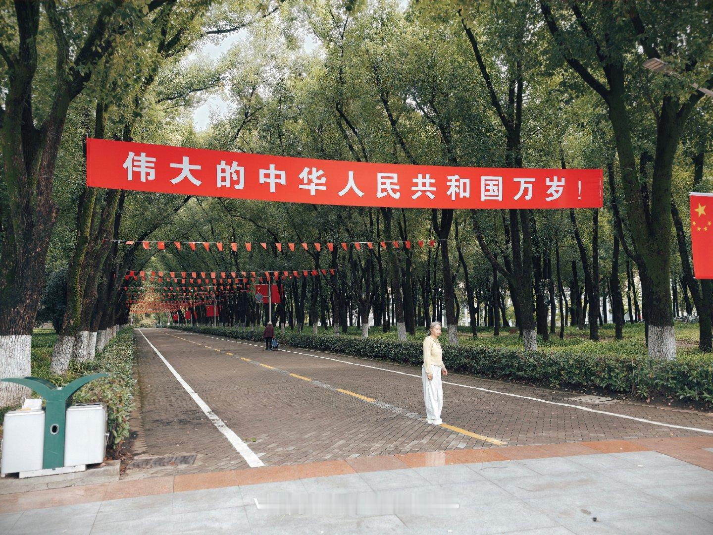 一排老法师，回母校看看[流鼻血][流鼻血][流鼻血]#老法师的日常#  ​