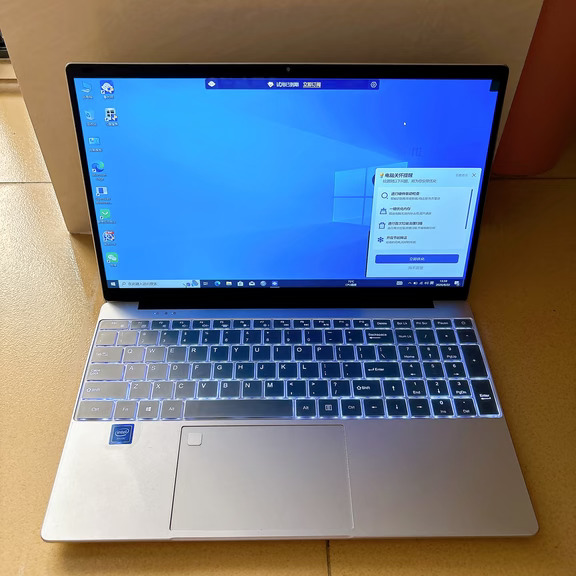 Default string笔记本电脑，配置如下：
- 处理器：英特尔Celeron N5100 四核
- 内存：16GB DDR4 2666MHz（2条8GB）
- 显卡：英特尔UHD Graphics（512MB）
- 硬盘：512GB SSD
- 屏幕：15.5英寸京东方
- 主板：Default string
- 网卡：瑞昱Realtek 8821CE Wireless LAN
- 电池：健康度100%
- 声卡：瑞昱ALC269
	
机器成色几乎全新，外观很新，无明显使用痕迹，功能正常，性能稳定，办公、学习、上网、看视频都没问题。#开学季笔记本电脑怎么选 #二手笔记本电脑 #轻薄本 #笔记本电脑 #电脑推荐 #笔记本电脑推荐