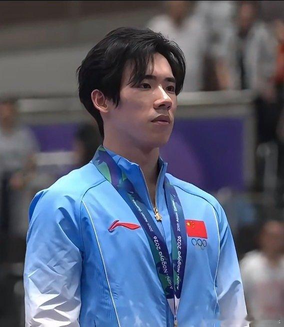#张博恒让日本主场升起五星红旗#
张博恒85.065分，力压两位日本选手，成功卫冕亚运男子个人全能，好样的[good][good][good] ​
