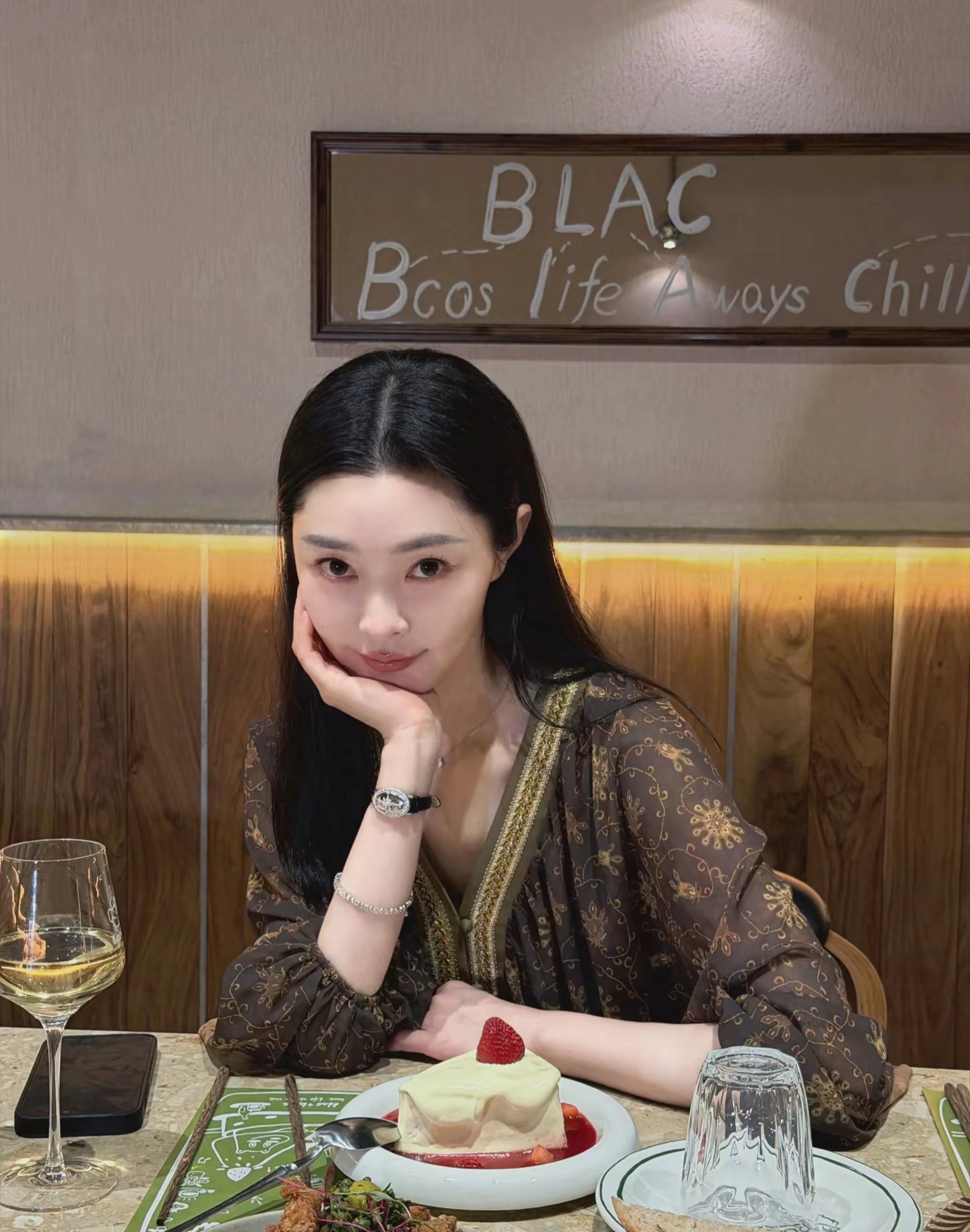宋轶的“松弛感”自拍：好看，但别让“超白”成为新尺子