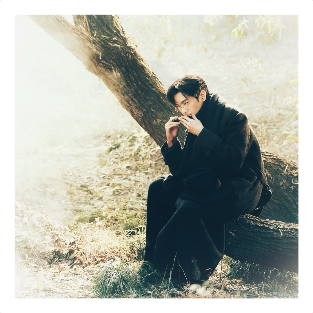 #网传张若昀胡先煦出演重庆号#上热搜就宣传一下昀帝和正午阳光刚合作完的《开端之送不到的快递》
以及期待最近可以看到昀帝的待播剧《千里江山图》[期待] ​