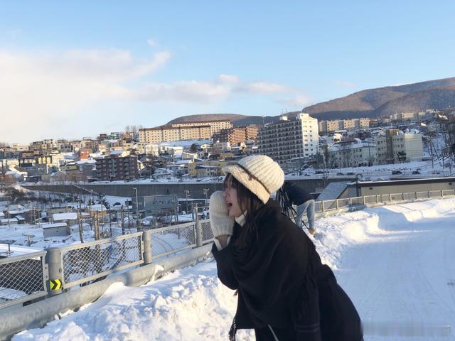 #秦岚[超话]# ql#秦岚闪耀如她# ql#秦岚平等之门# ql#秦岚# 
“我和你一起吹风 欣赏着我们独有的落日” "𝓘 𝓮𝓃𝒿𝓸𝓎 𝓸𝓊𝓇 𝓊𝓃𝒾𝓆𝓊𝓮 𝓈𝓊𝓃𝓈𝓮𝓉 𝓌𝒾𝓉𝒽𝒾𝓃 𝓉𝒽𝓮 𝓌𝒾𝓃𝒹."
​
