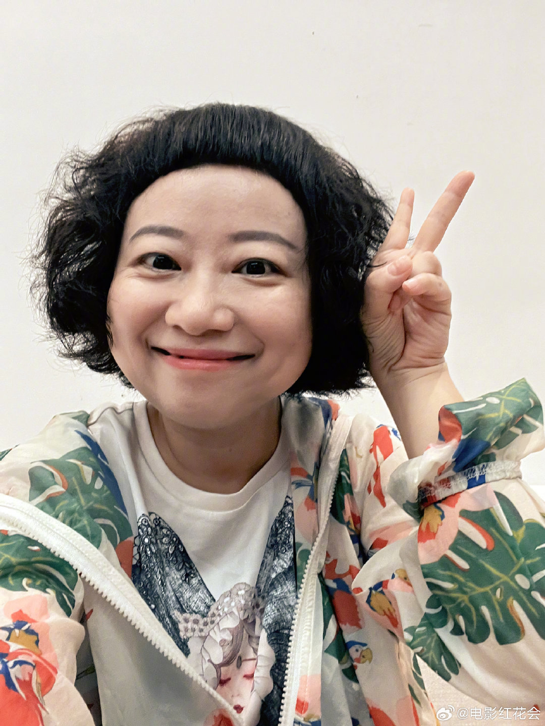#饶雪漫辟谣翻拍左耳##短剧版左耳女主是黎吧啦#面对网络上的翻拍传言，饶雪漫理性回应，不模糊信息，真诚对待读者。 ​