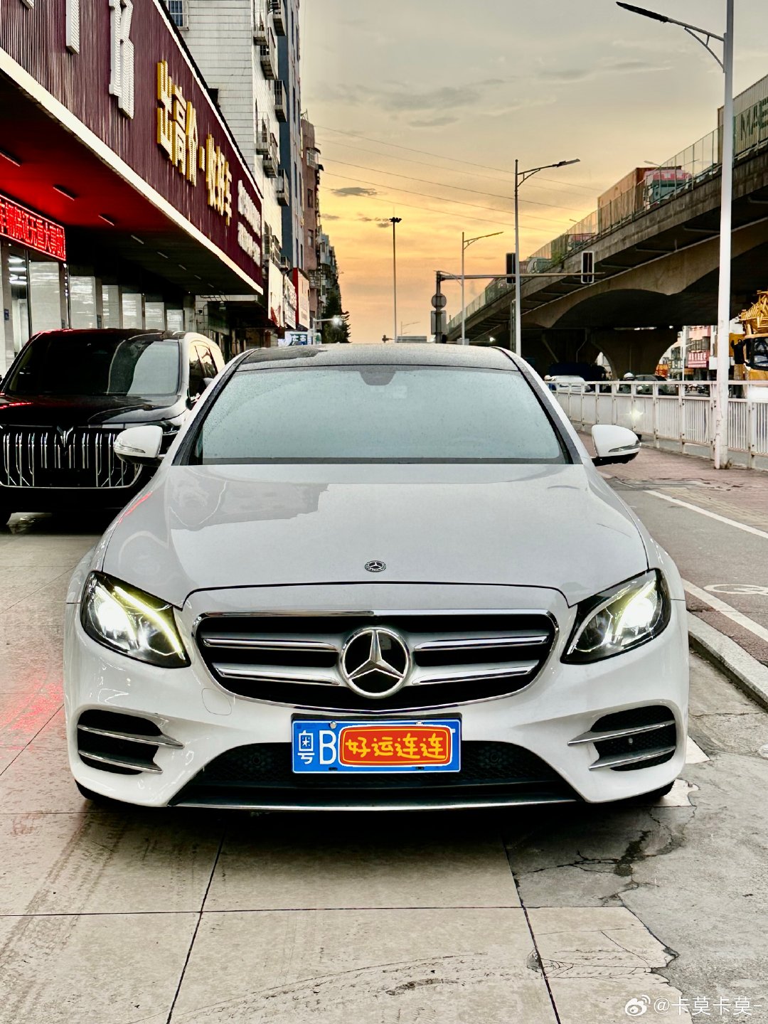 奔驰E300L运动[色]13.88w按揭 ​2019年上牌，仅9万多英...