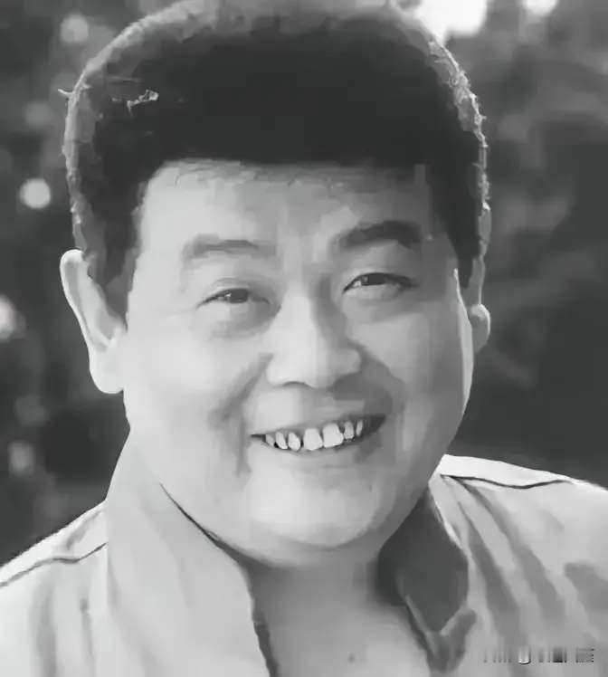 人情冷暖见真心
2005年傅彪罹患癌症住院，演艺圈众人伸出援手。冯小刚送上200万治疗费，张国立拿出40万支援，葛优自始至终一分钱未曾出资。傅彪离世之后，妻子张秋芳公开表态，最该感谢的人偏偏是分文未出的葛优。

消息一出全网满是疑惑，当年240万巨款搁在北京楼市，足以购入好几套房产。冯小刚、张国