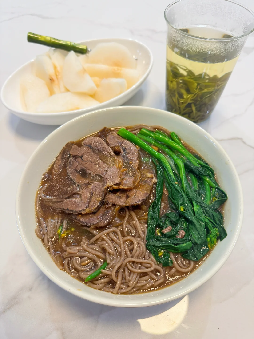 早安✨自己做的牛肉荞麦面可真的太好吃了😋