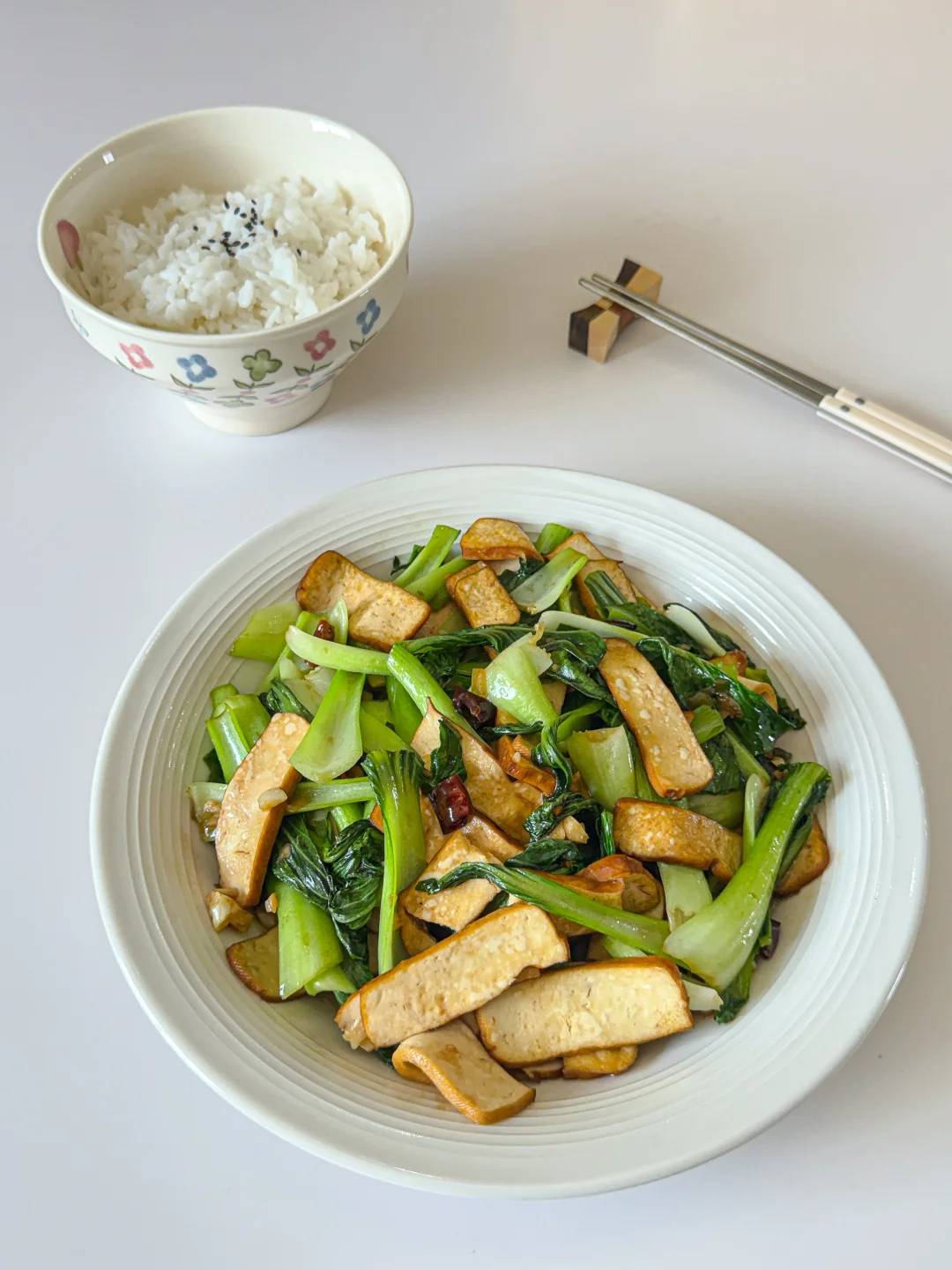 🥬青菜炒豆干！脆嫩入味5分钟搞定