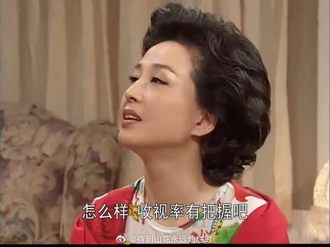 有的人上了年纪走好运，会发现她变得美了。

小的时候看那个韩剧人鱼小姐，里面演沈秀贞的那个演员就是。我今年总刷到这些老剧，我发现她长的真的是雍容华贵的，脸型也特别好。

但我一搜她年轻的时候就没觉得这么惊艳了。

所以面相是会变的，她年轻时苦相更多。
确实也很辛苦，她养大了妹妹们，支撑 ​
