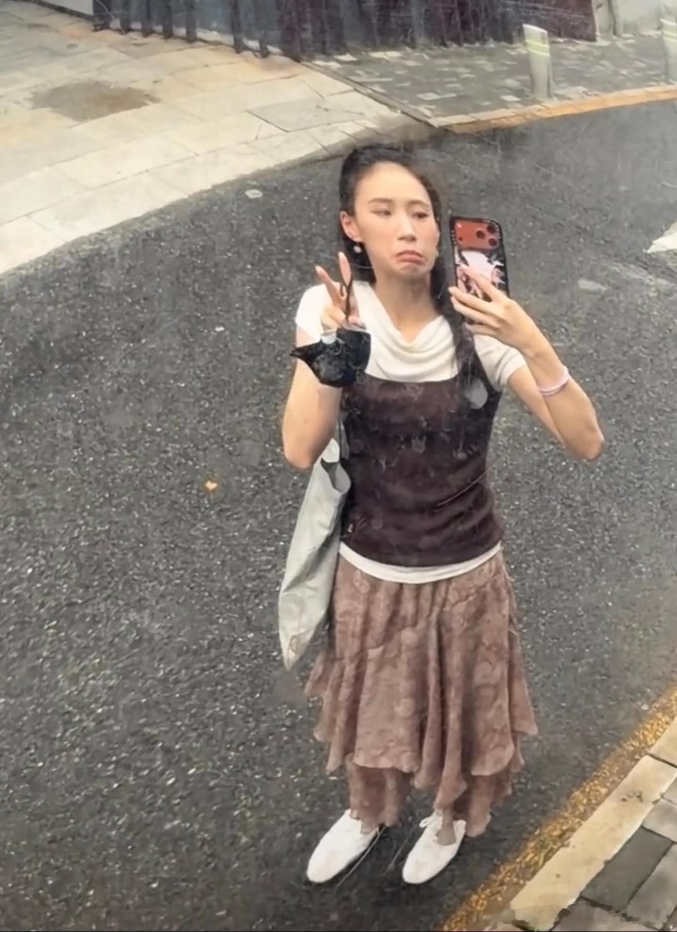 大王找乐子 女孩，谢谢你那么明媚～像夏天一样阳光，像秋天一样温暖！