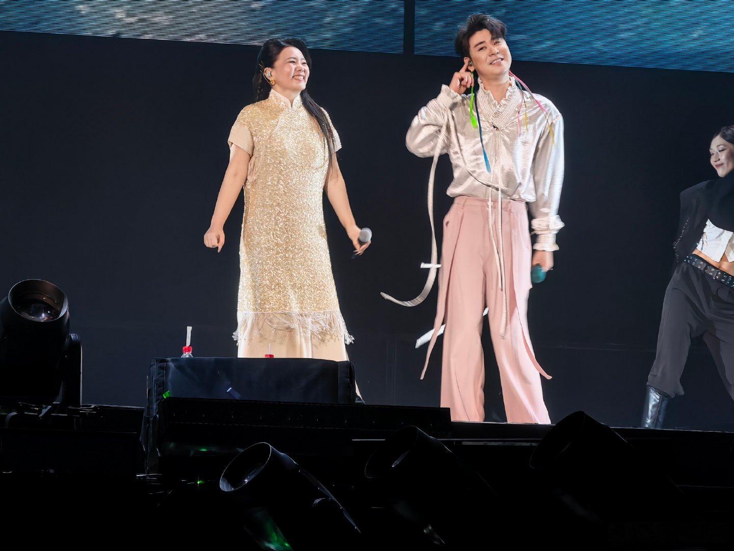 2026-9-19张云雷「靠近你」巡回演唱会 南京站 照片（三） ​​​龚琳娜、张云雷 ​