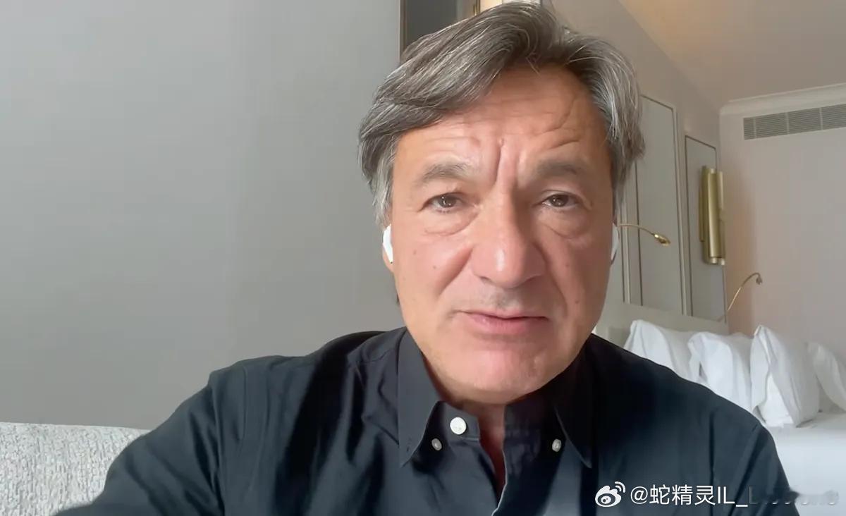 天空卡雷萨：国际米兰一直想要在欧冠上更进一步，因为这对俱乐部的形象、品牌和收入都非常重要，齐沃正在让国际米兰适应一些他们不熟悉的东西，那就是提升球队的节奏和强度，包括引进英超的球员和提高训练的强度，这有助于球员们适应强度，齐沃要求球队向前推进更多。这源于他们的球员特点，尤其是他们 ​