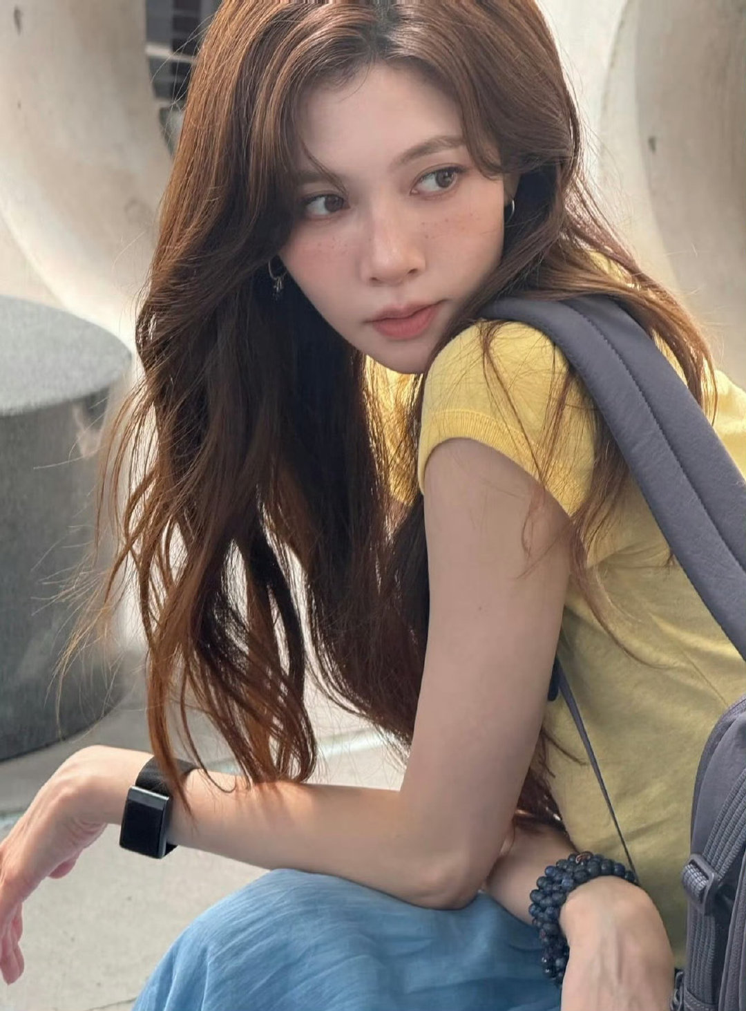 原来这件衣服是姚琛买的（还可以），宋妍霏真的是衣服架子来的，穿得特别时尚漂亮 ​