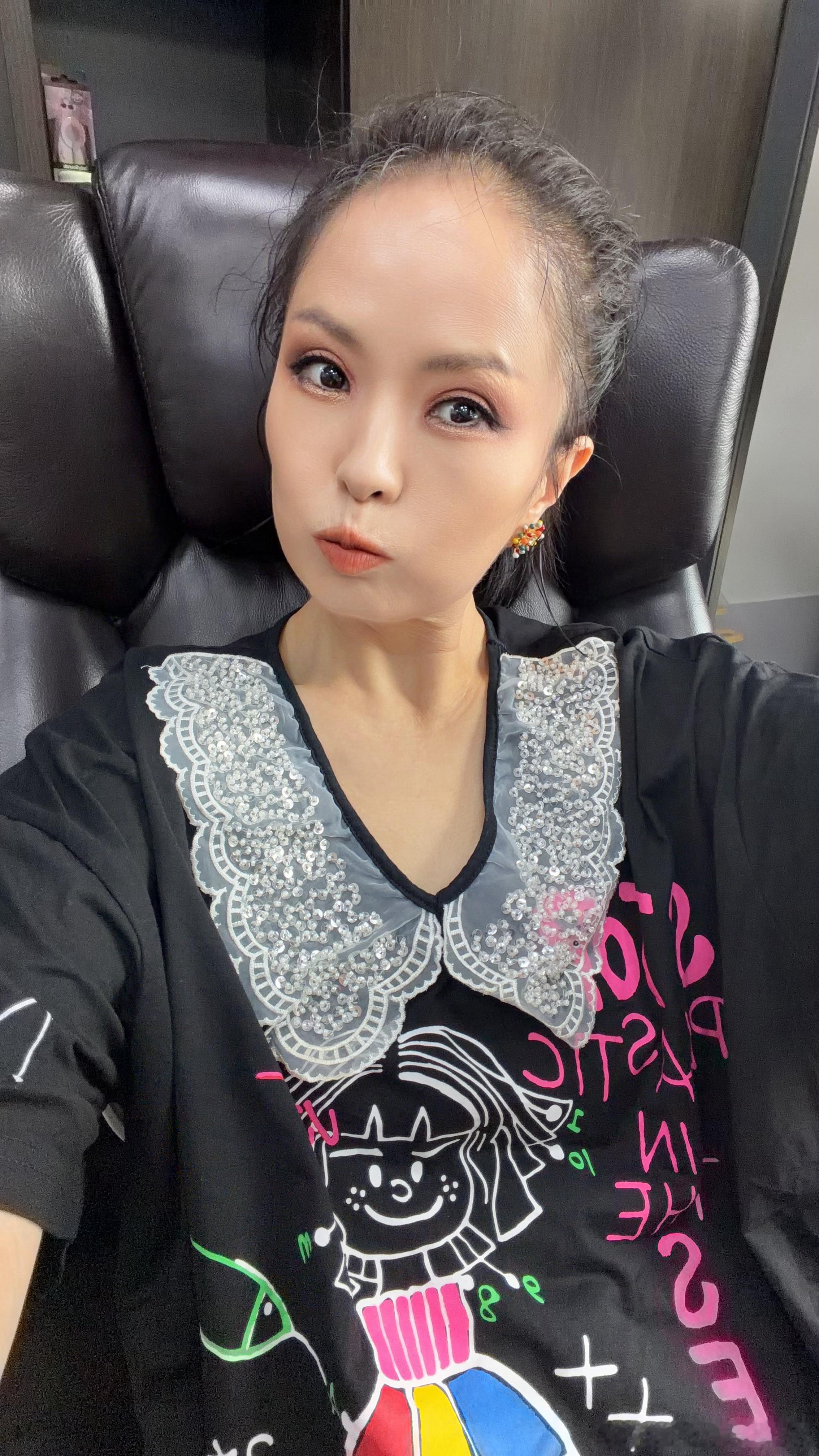 不要对牛谈琴，你很烦，牛很烦，琴也很烦。So，知止：最好不言；不语！
我问燕子你为啥来，燕子说：管好你自己。So，莫问：最好不闻；不问！
善哉！善哉！
这世间99.99%的人和事都可以用两句话解决和关闭：关你屁事；关我屁事。
人生在世，只需要做好“垃圾分类”，然后集中注意力，Foucus聚焦于那0.01 ​