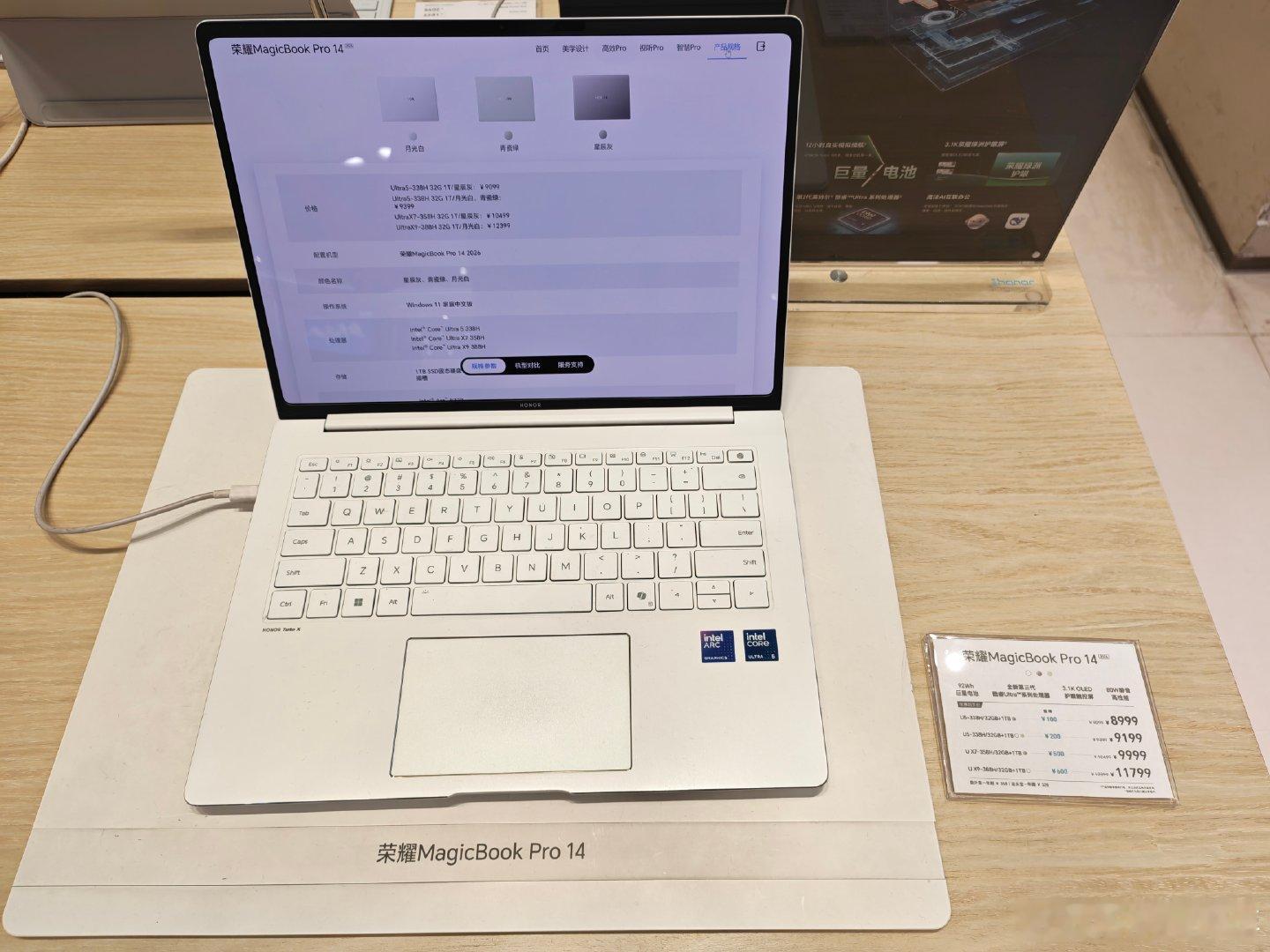 荣耀MagicBook Pro 16大屏视野拉满，高性能配置兼顾办公与创作需求，长续航能支撑一整天的外出使用，轻薄机身携带毫无负担，日常学习工作用它效率直接拉满。#荣耀RobotPhone
#荣耀X80ProMax 
#荣耀600 ​