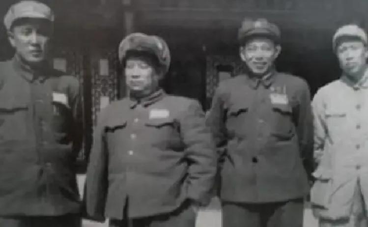 1948年，西野召开军事会议，在会上，彭德怀讲完话，廖汉生便站起来说：“要是信不过我们纵队领导，你直接去指挥团好了！我不干了！”，随后贺炳炎也站起来说：“对也骂，错也骂，就你一个人最正确！我也不干了！”
 
会议室里一下子静了。几个抽烟的干部把烟头按在鞋底上，没人敢抬头。彭德怀两手撑在桌上，盯着他们