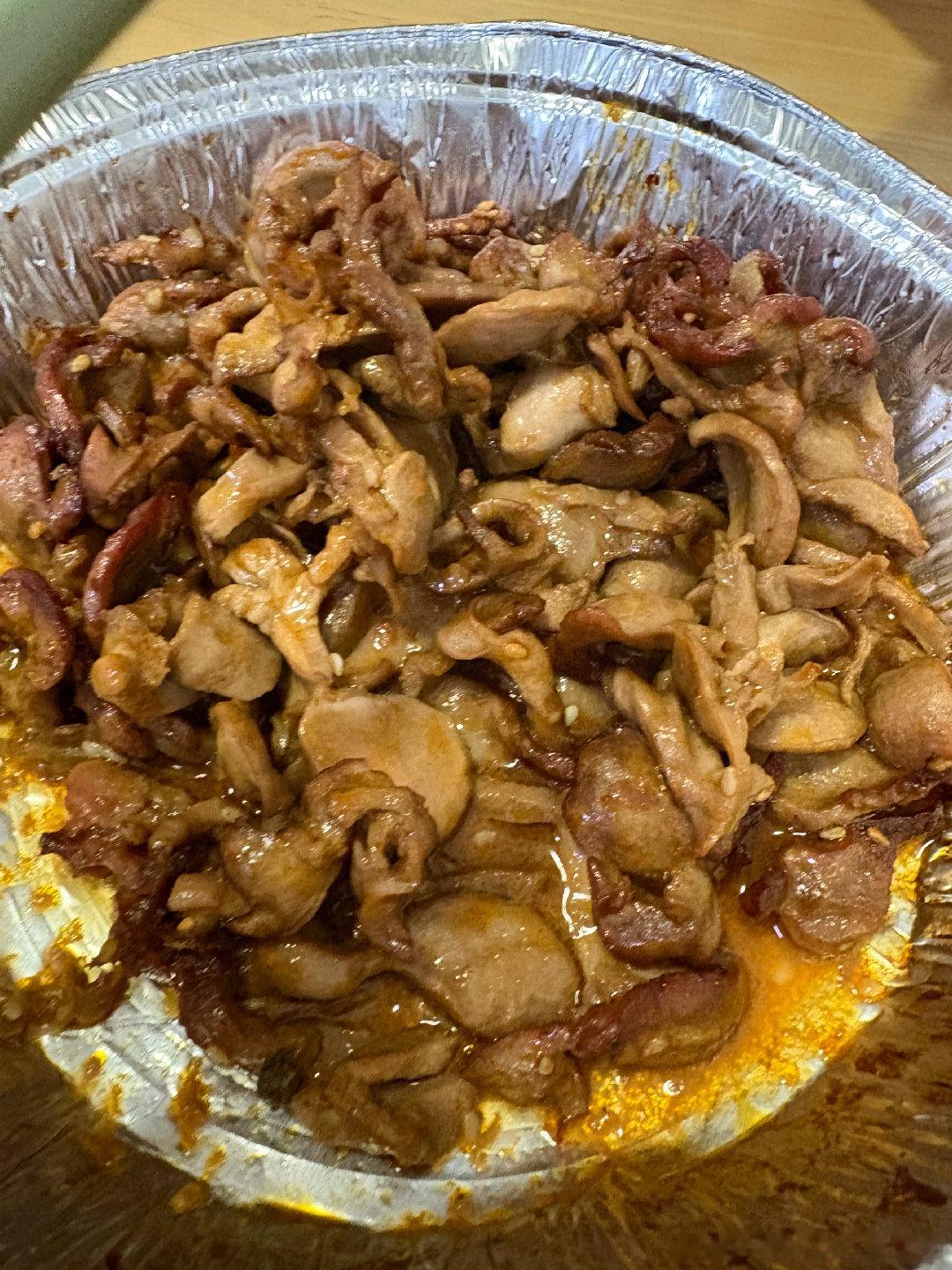 昨天练臀腿，差点死在健身房，我和教练说我等下一定要去喝一瓶可乐，然后他为了激励我立马给我买一瓶，让我立马喝了[期待][期待][期待]
山姆的鸡胗太好吃了！！！！ ​