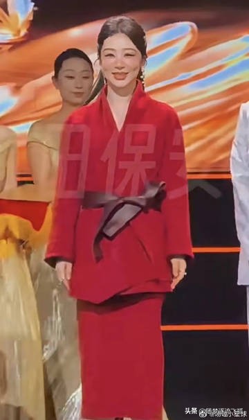 网友说女演员颜值断代是从杨紫开始的，🍇身上有种藏不住的微商女强人气质