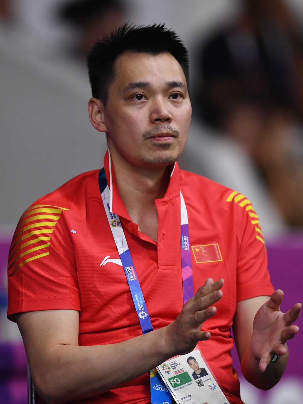 国羽名帅夏煊泽也被曝“出事”了！这个消息对于国球迷来说可谓是当头一棒。在国羽已显颓势的今天，张军、夏煊泽、王伟等人的相继落马，标志着中国羽毛球也到了彻底刮骨疗毒的时候了！

夏煊泽是本世纪初国羽第一位世锦赛男单冠军，曾经培养出了林丹、谌龙、陈雨菲跟多位奥运冠军，是国羽黄金时代的核心缔造者之一。就是这