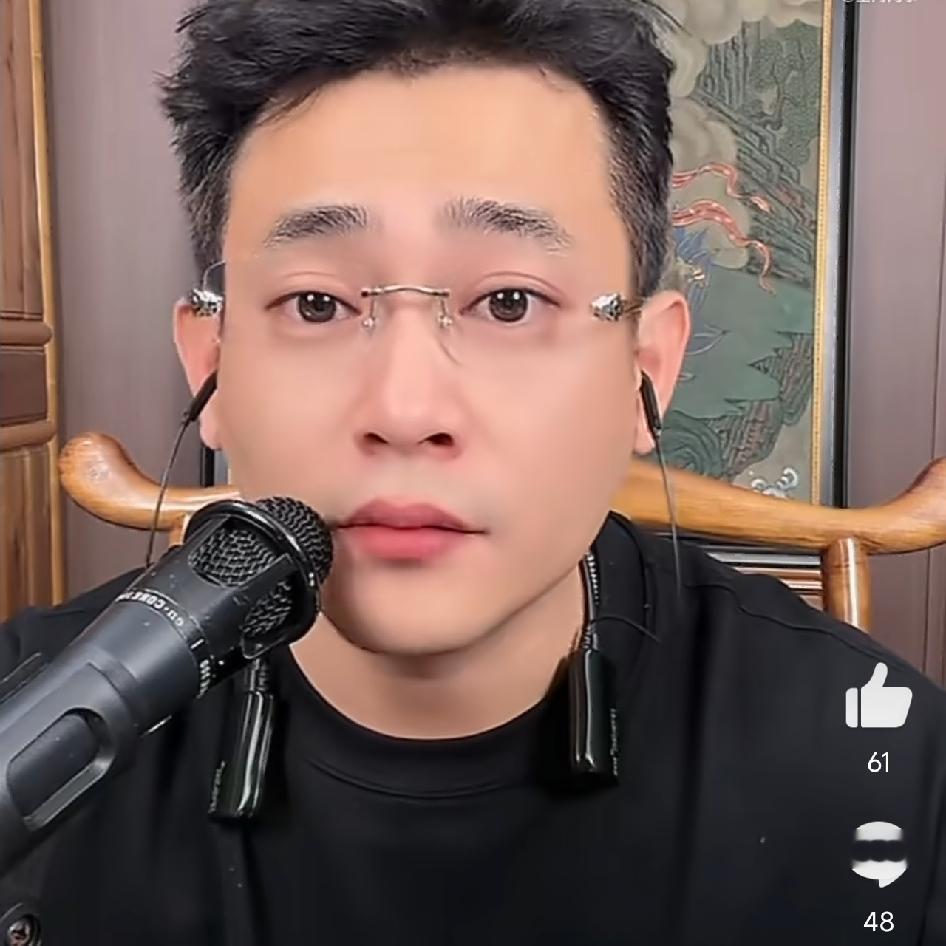 吴迪正式回怼狗磊！放出狠话：别碰我媳妇

吴迪终于正面回应狗磊的各种言论，憋了三个月选择把话说开。
他表示自己一直没回复，不是怕对方，只是出于一份尊重。
还澄清并不是刻意进对方直播间，是平台总推送刷到而已。
吴迪警告狗磊，不要再拿自己当直播话题，更不要提及自己家人。
同时直言自己有仇必报，希望双方以