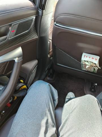 好久没坐奥迪C8款A6L后排了，怎么能这么阴间，说实话以今天的标准看...