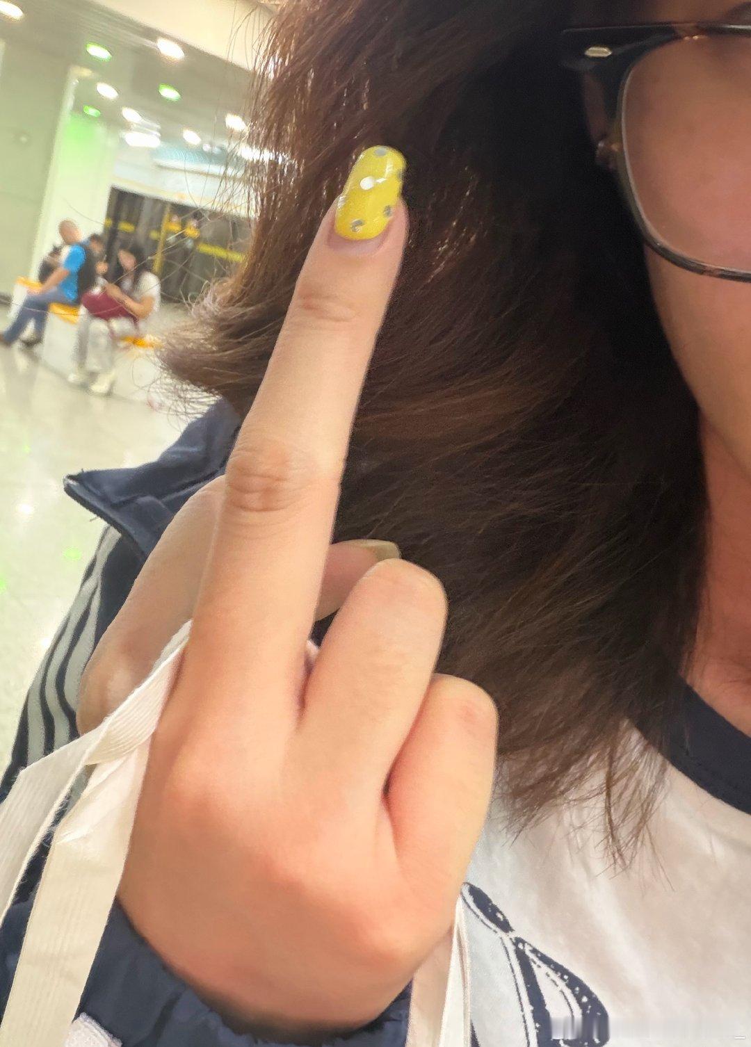 在外面吃饭聊天聊爽了 一进地铁站广播开始播报线路停运了[泪奔] ​