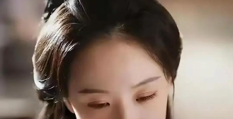 李梦被骂“耍大牌”骂了六年，2025年拿了斑彩螺奖，2026年靠《兰香如故》赵星棠一角再上热搜，采访里还在回应“我知道自己没有耍大牌，但我不能自己说，因为没人相信”。
这事得从2021年说起。那一年她上《我就是演员3》第三期，李成儒当场追问《白鹿原》换角的事。她说已经十年了，很多人问她为什么被换掉、