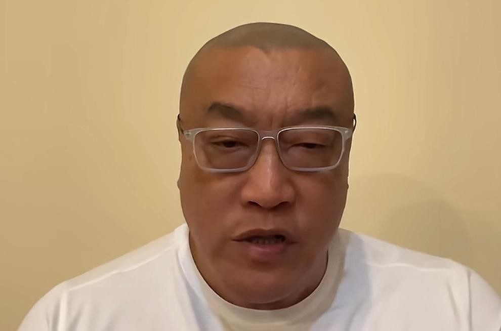 中国篮协这次硬刚马健，直接拒召杨瀚森回国打世预赛，就为让他安心在开拓者冲轮换。搁20年前谁敢想？王治郅当年想留美打夏季联赛晚回来几天，直接被开除国家队，一禁就是四年，运动生涯差点断送。过去咱们总把几场窗口期比赛看得比天还大，死用主力、提前透支，到头来成绩没保住，人倒是废了好几个。现在篮协终于想通了，