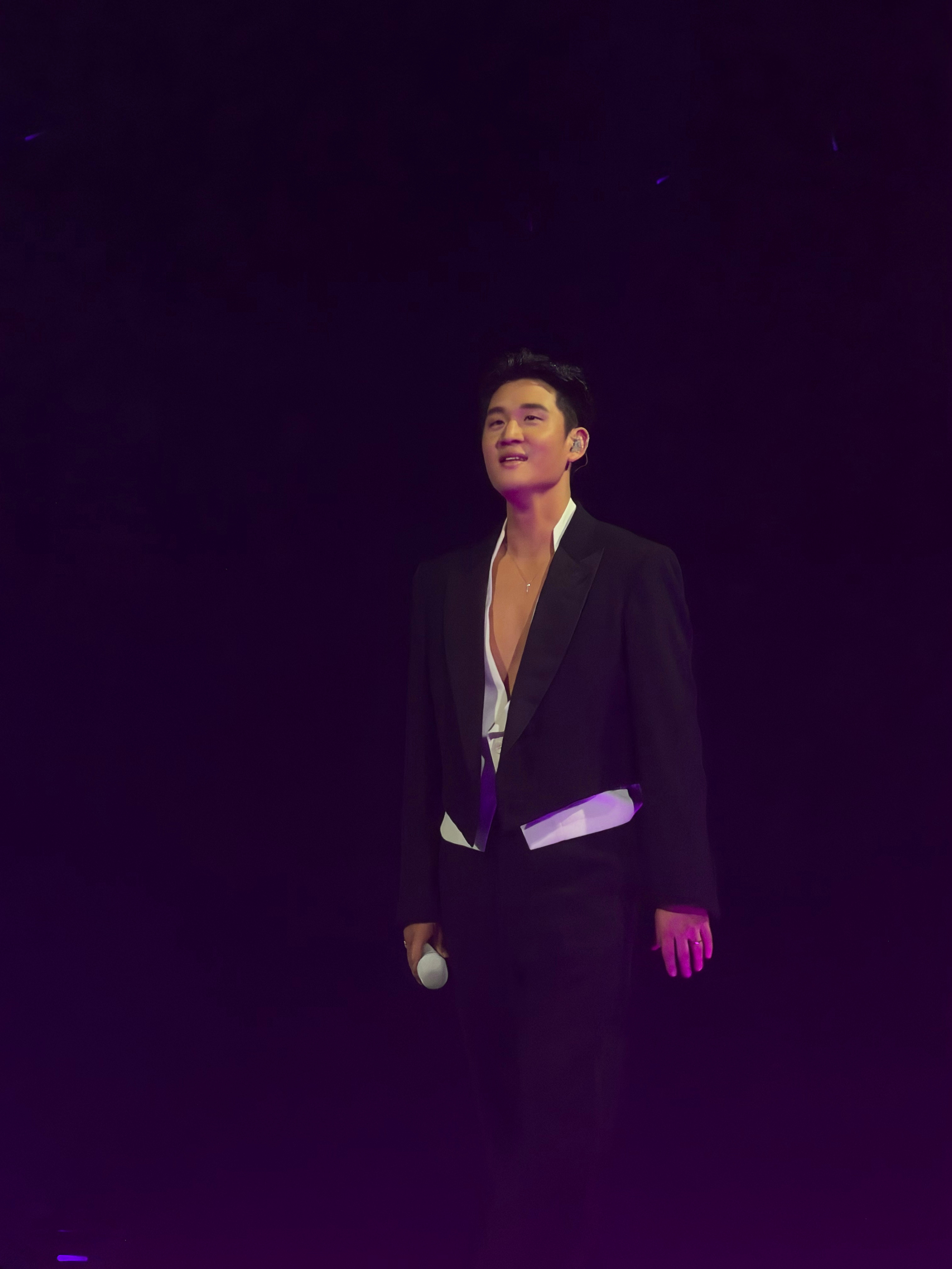 #周兴哲[超话]# 青岛～吹着海风听Eric～  ​