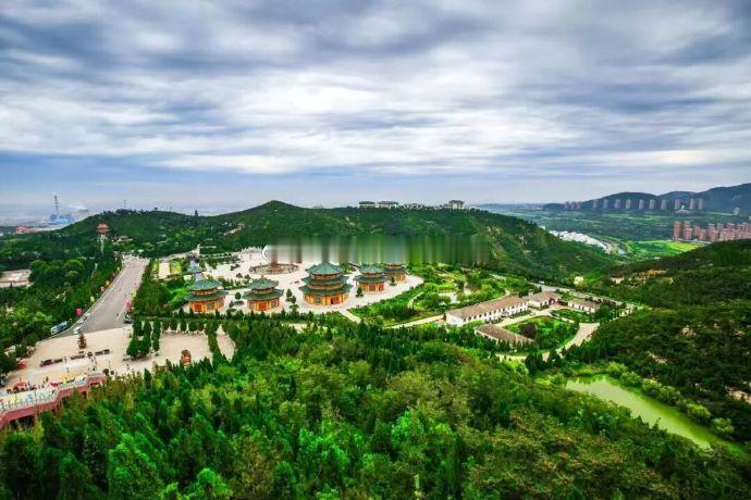 2026届中、高考应届考生凭本人准考证即可免费入园，登山赏景、打卡留...
