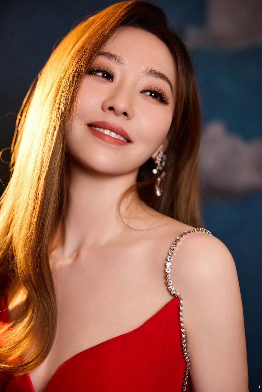 #张靓颖[超话]#  南京的友友们，南京这次会有快闪店吗？ ​