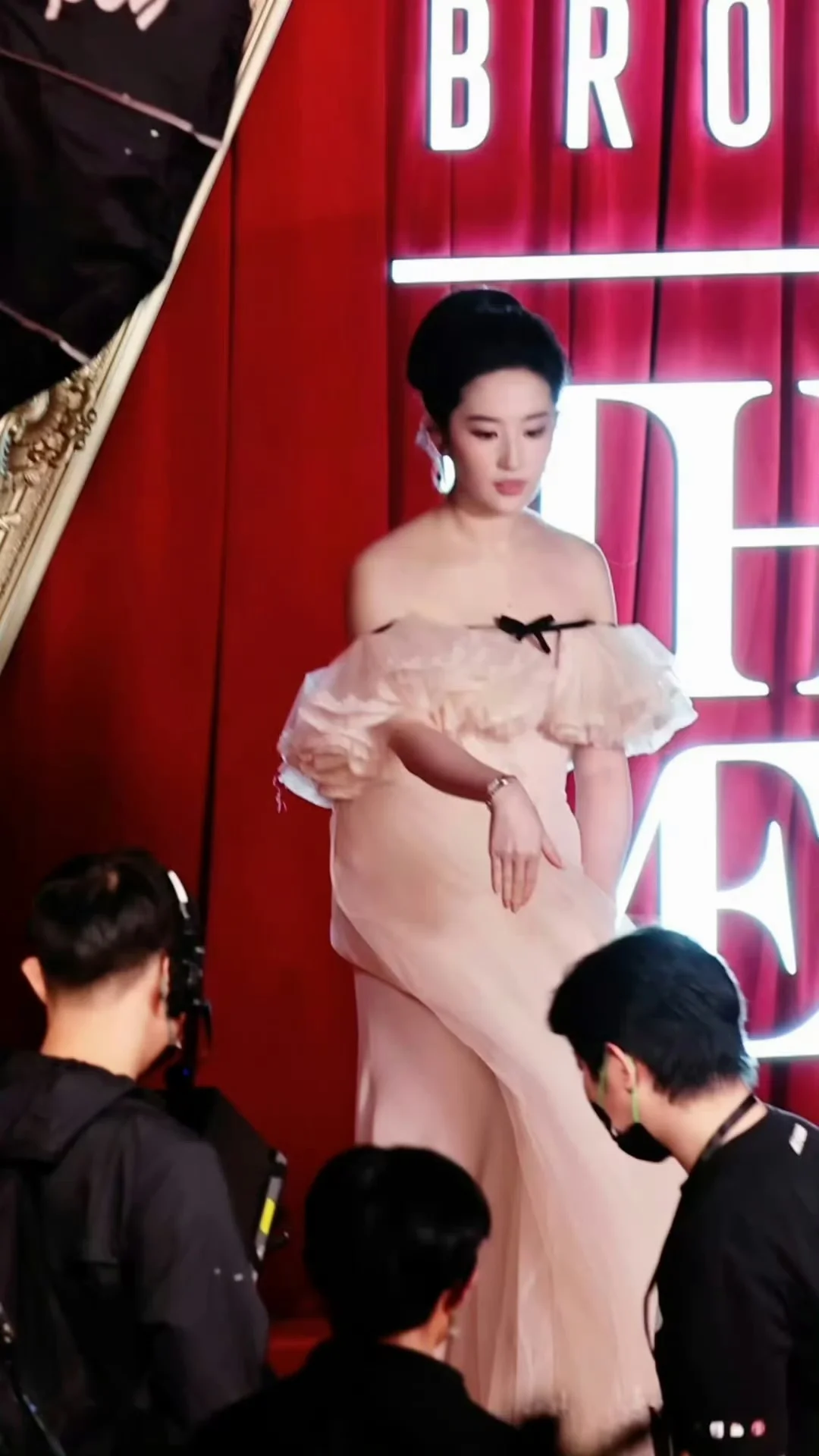 天呐，这是今晚的造型吗？好仙好美啊[红色心形R][红色心形R]#刘亦菲