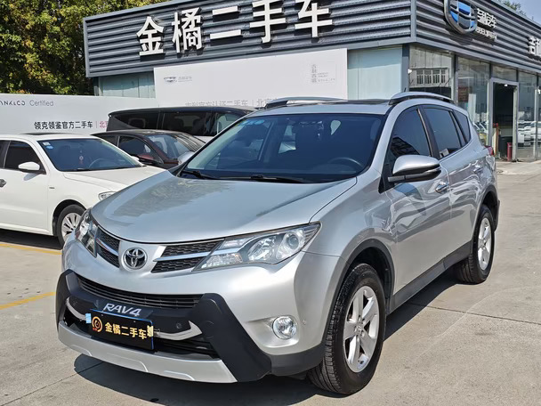 最新到店 丰田RAV4荣放 个人一手车 2014年 2.0 自动 天窗 四驱新锐版 皮质座椅 电动座椅 座椅加热 原车漆 车况不错 代步家用都可以 喜欢的来#值得入手的车 #练手车代步车 #代步车 #开不坏的车 #日系车 #二手车